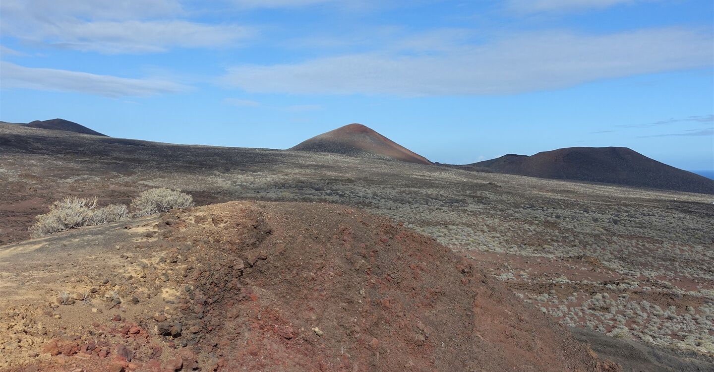 WEH 1001 4 Blick auf die umliegenden Vulkankrater