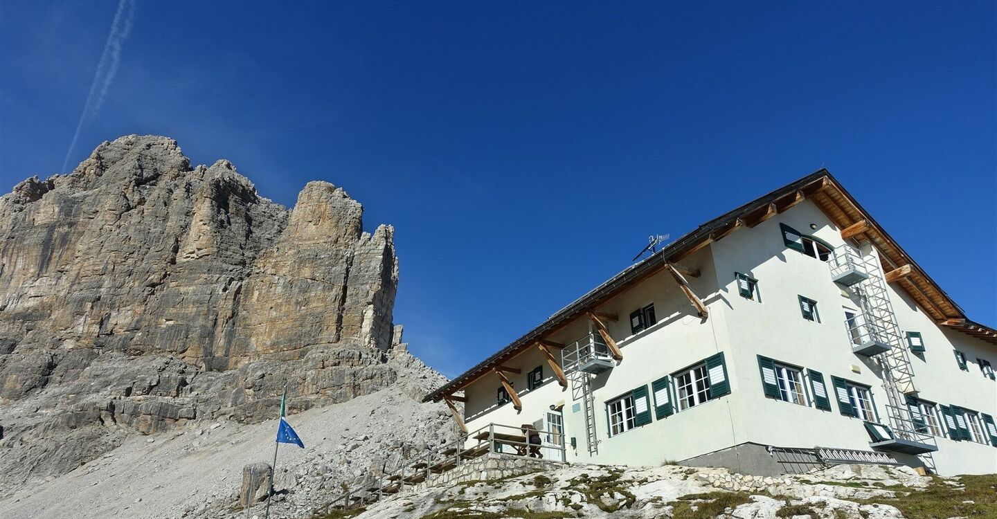 WKB2 1034 5 Die 2585 m hoch gelegene Pisciadùhütte.