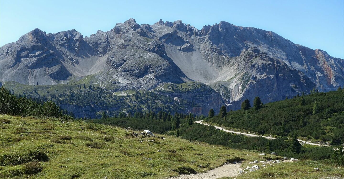 WKB1 1003 3 Die höchste Erhebung der Croda Ciamin Gruppe ist der 2610 m hohe Croda Ciamin.