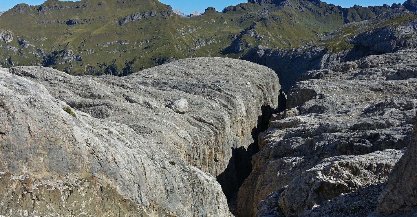 WKB2 1053 3 Der ca. 350 m lange und bis zu 25 m tiefe Marmolata Canyon.