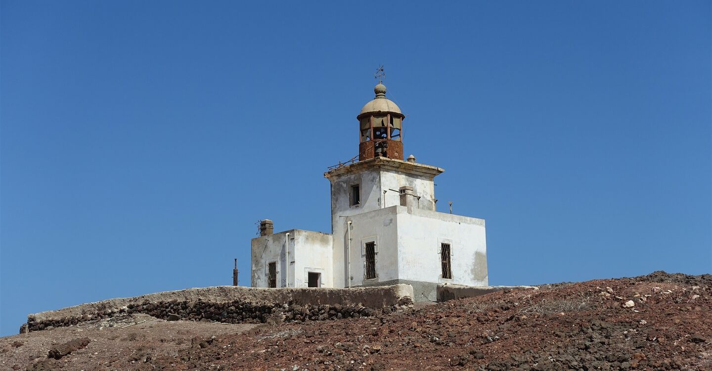 WKB 1071 1 Der Farol Morro Negro vom Parkplatz gesehen vom