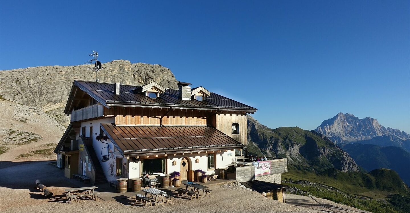 WKB1 1008 2 Das Rifugio Averau.