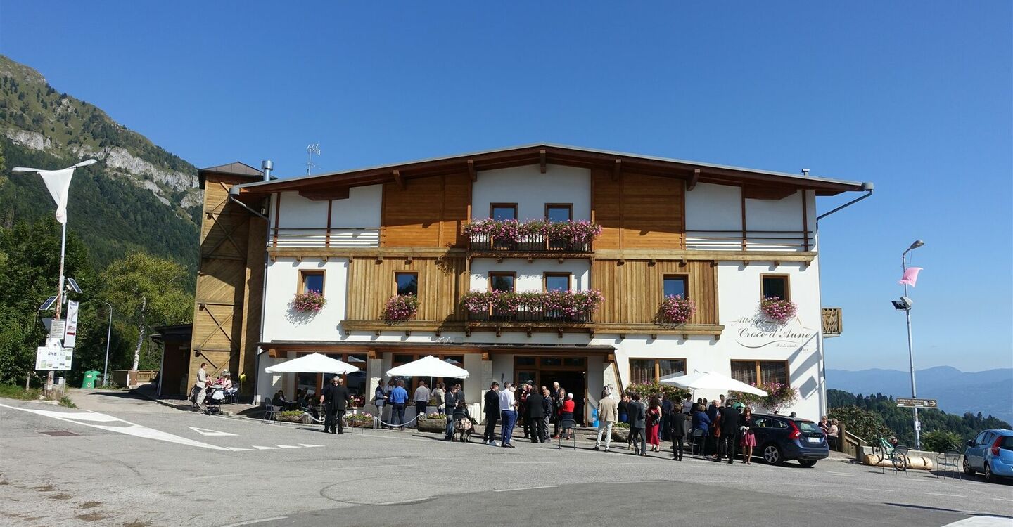 WKB2 1049 5 Das Albergo Ristorante Croce d'Aune am gleichnamigen Pass.