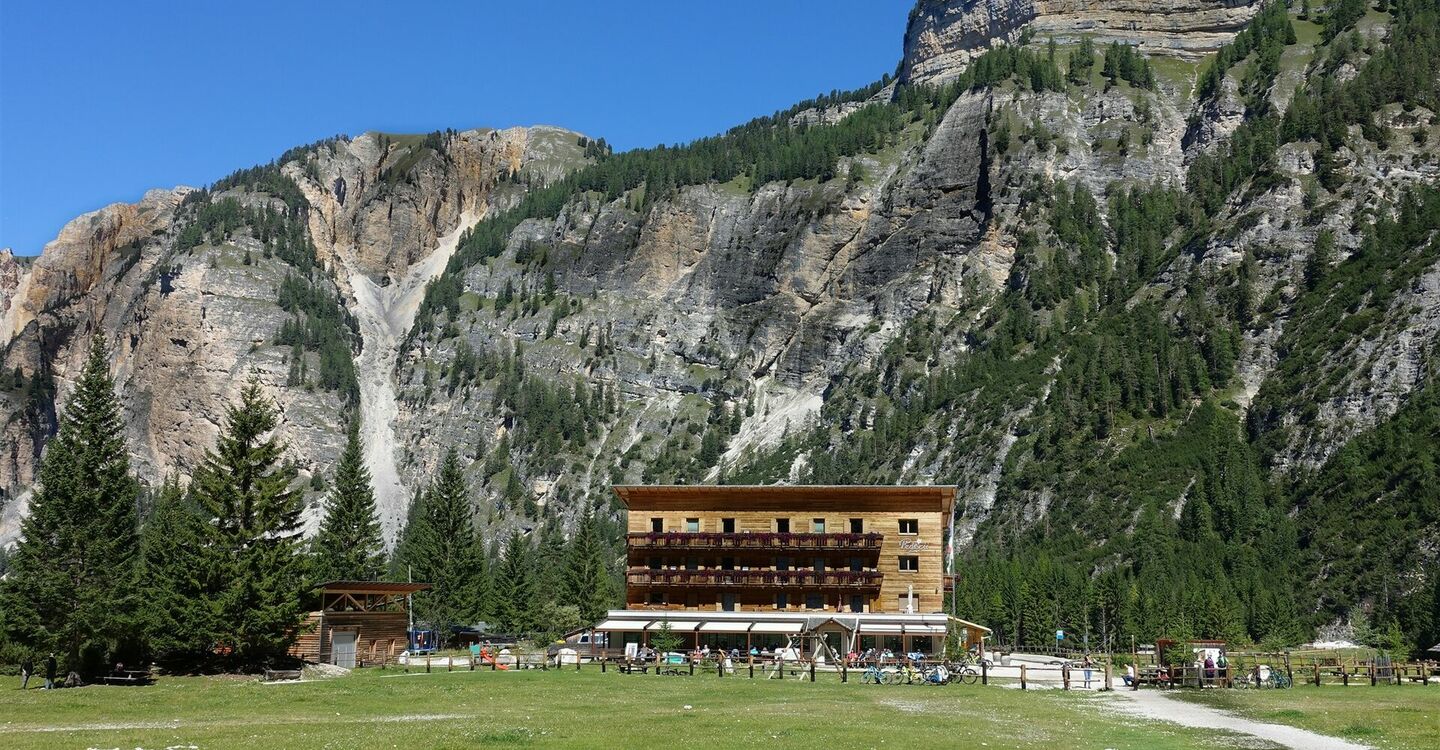 WKB1 1005 1 Der Berggasthaus Pederü.