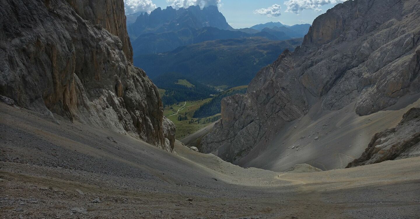 WKB2 1039 3 Hinter dem Pas de le Ciréle erwartet uns noch eine einmalige Schotterreise