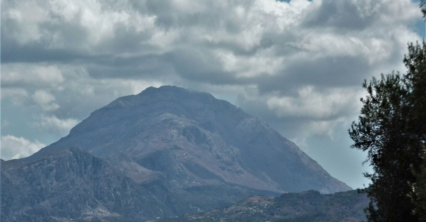 WK 1018 2 Blick zurück Richtung Spili und dem dahinter liegenden Berg Kedro