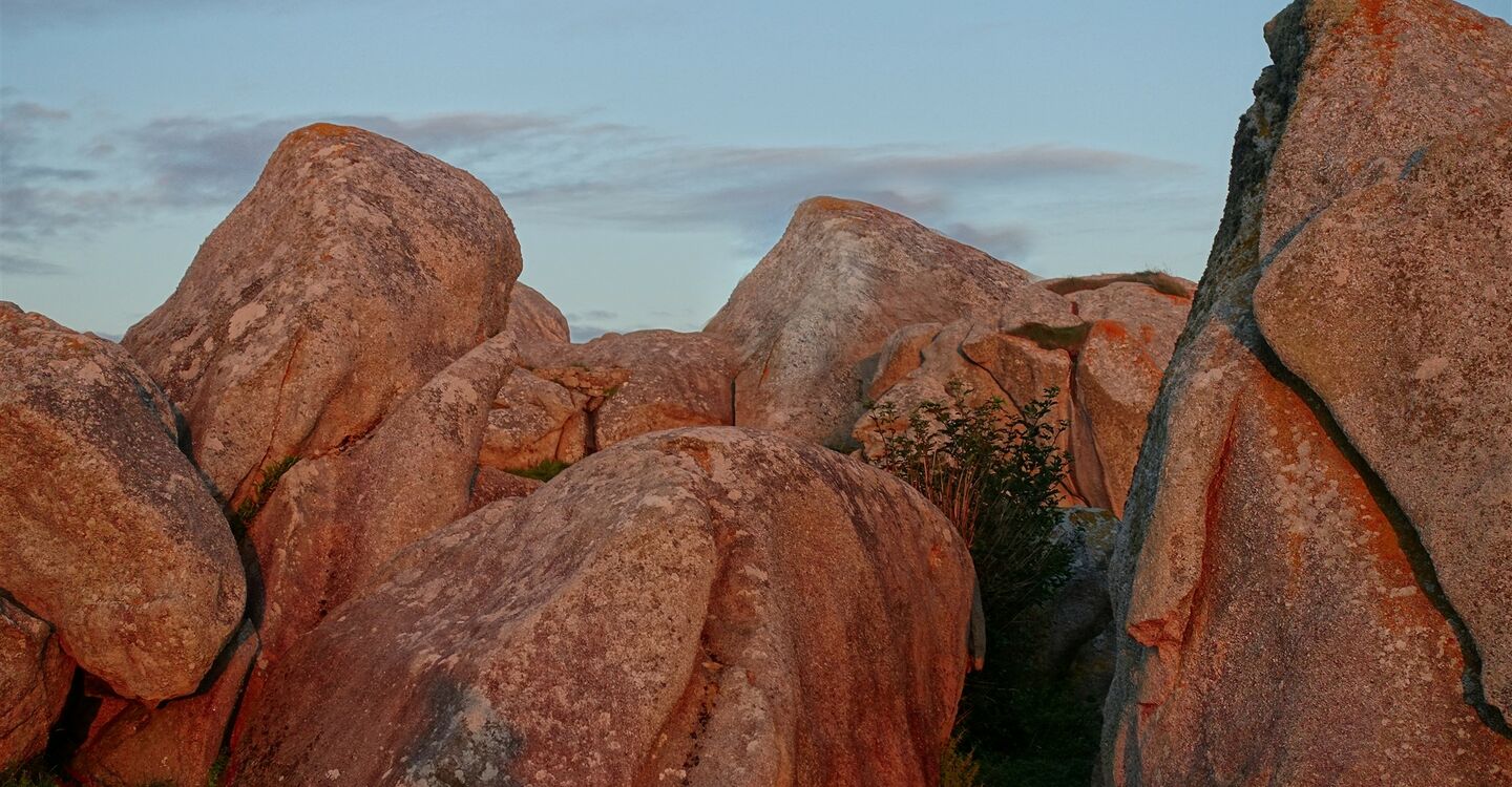 WB 1043 3 Im Abendlicht glühen die Felsen