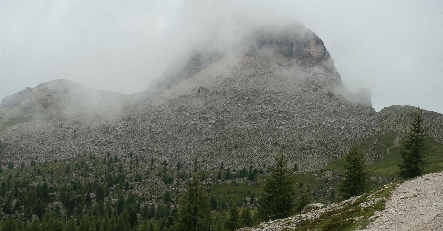 WKB1 1010 2 Der 2603 m hohen Felsturm Becco di Mezzodì.