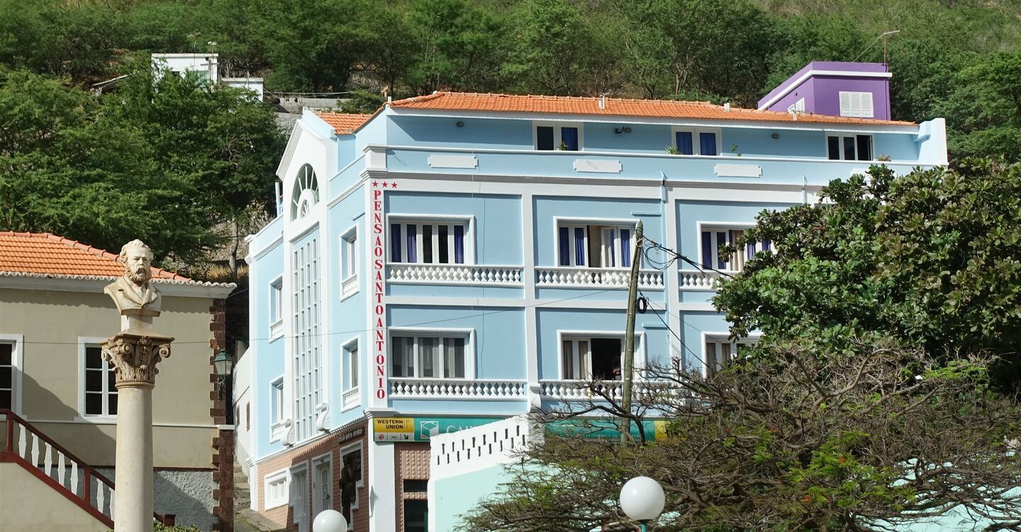 WKB 1051 1 Der Hauptplatz von der Inselhauptstadt Vila da Ribeira Brava