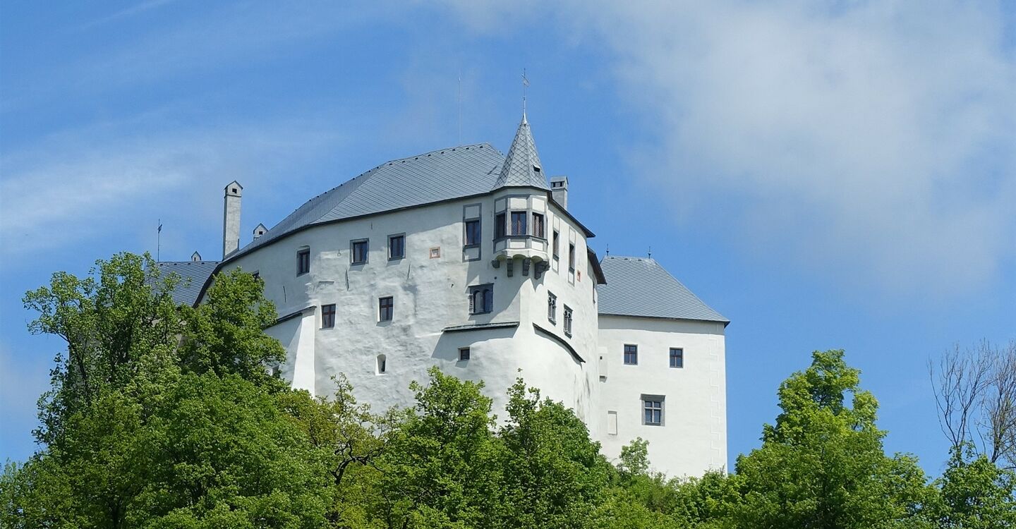 WTA 1003 2 Auf einem Felsen thront die Burg Hrad Lupca