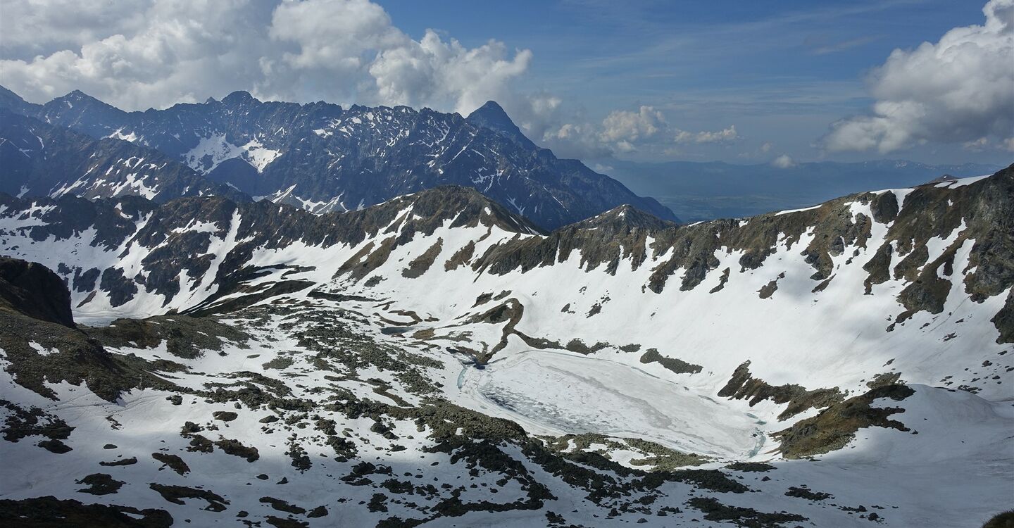 WTA 1066 4 Richtung Süden schaut man vom Swinica (2310 m) über die Hohe Tatra