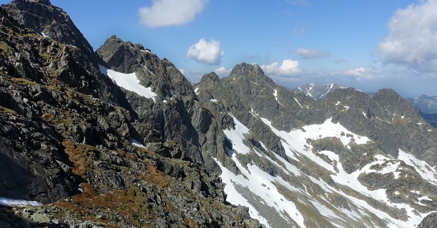 WTA 1064 3 Blick entlang Kammweg Orla Perc Höhenweg mit dem Kozi Wierch ( 2291 m)