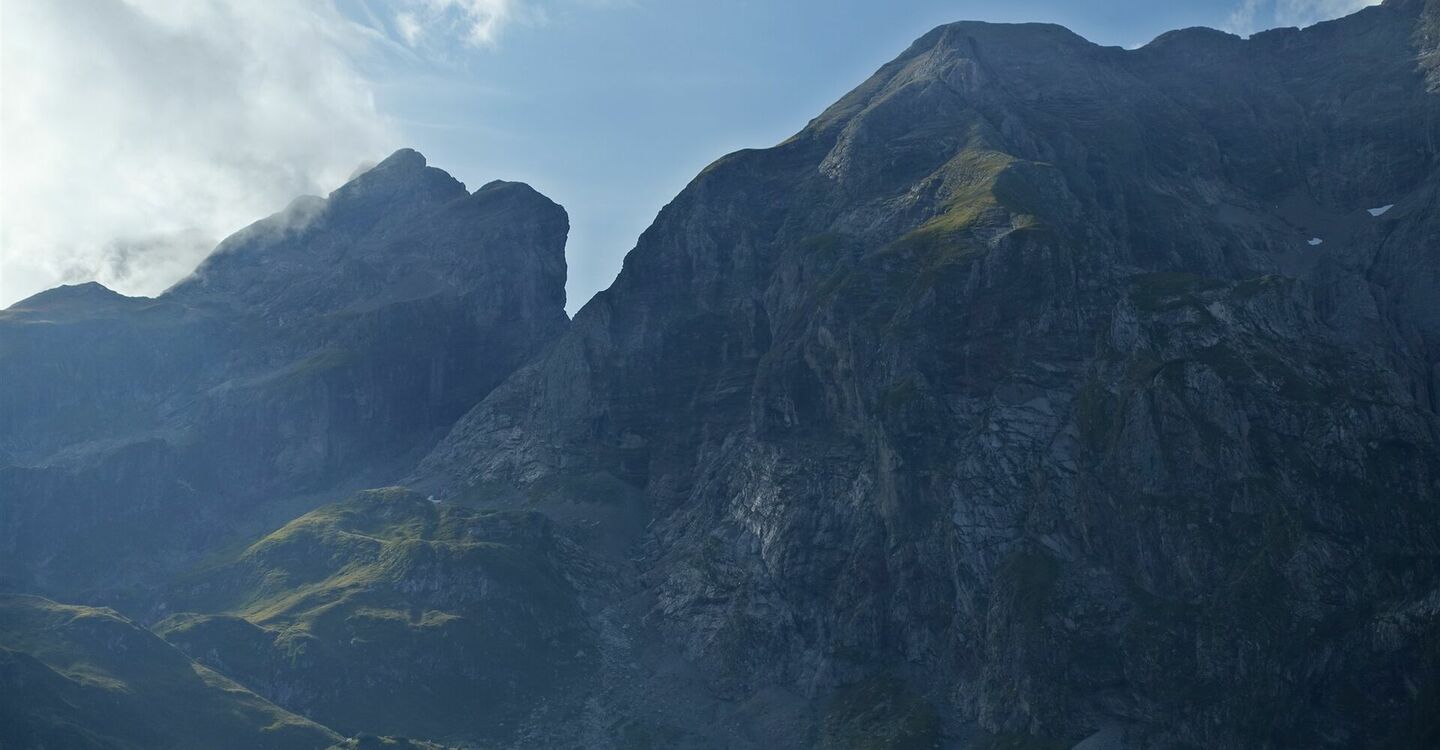 WKB1 1019 2 Der 2565 m hohe Schiara und links der 2502 m hohe Pelf.