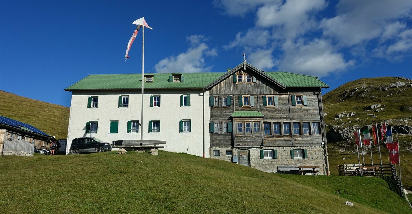 WKB2 1051 5 Unterhalb des Kreuzkofeljoch erreicht man die 2306 m hoch gelegene Schlüterhütte.