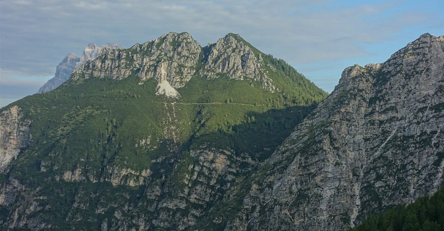 WKB3 1067 4 Der Berg Spiz de San Piero oberhalb der Einsattelung Le Calades.