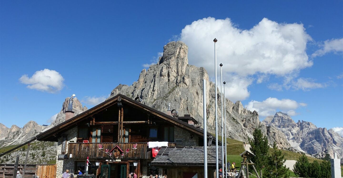 WKB1 1026 5 Das Berghotel Passo Giau.