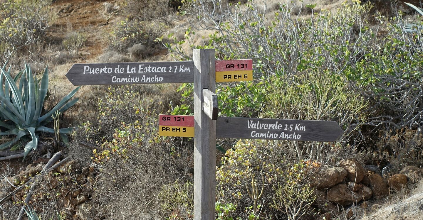 WEH 1040 2 der Weg gabelt sich Richtung Fährhafen und La Caleta