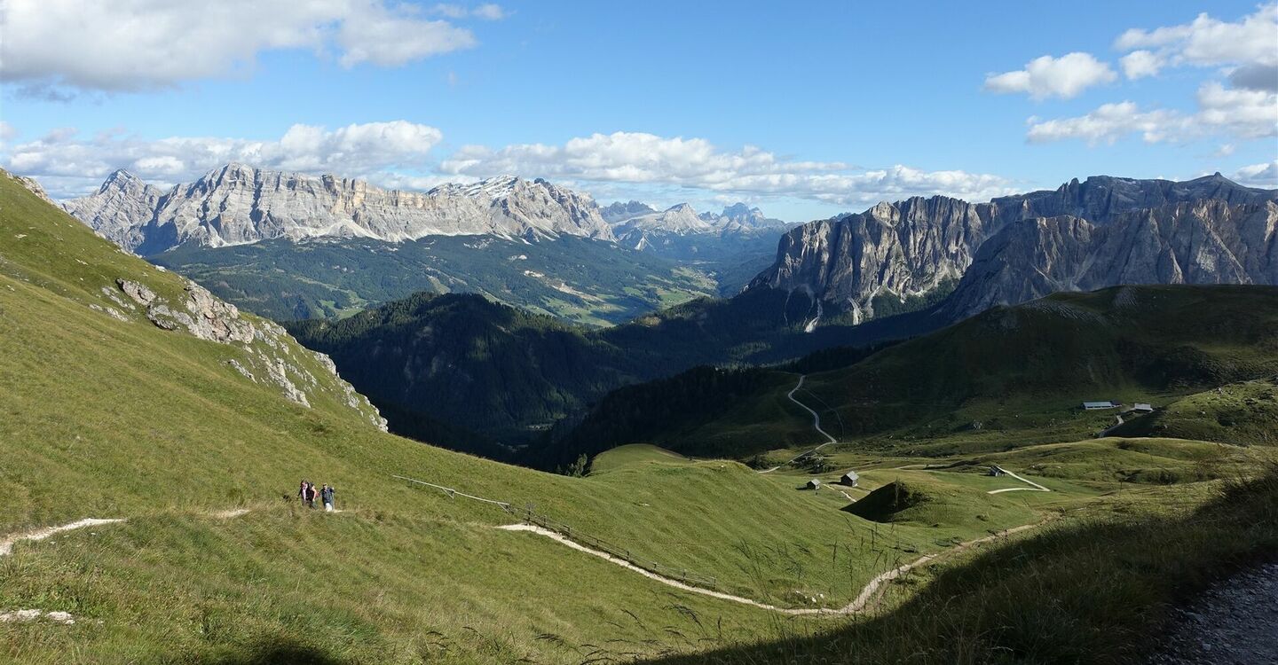 WKB2 1051 4 Ein faszinierender Fernblick Fanesgruppe (Richtung Südosten) und Puezgruppe (Süden)